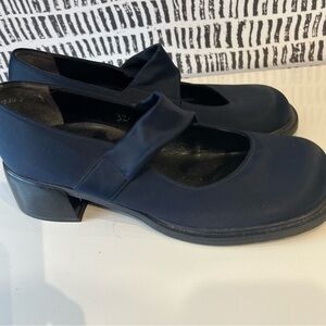Piu di serves navy blue satin feel chunky Mary Jane shoe